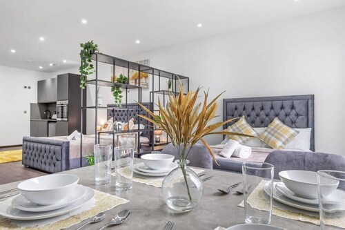 Luxury Sleeps 4 Studio Flat