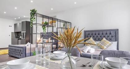 Luxury Sleeps 4 Studio Flat