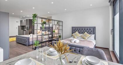 Luxury Sleeps 4 Studio Flat