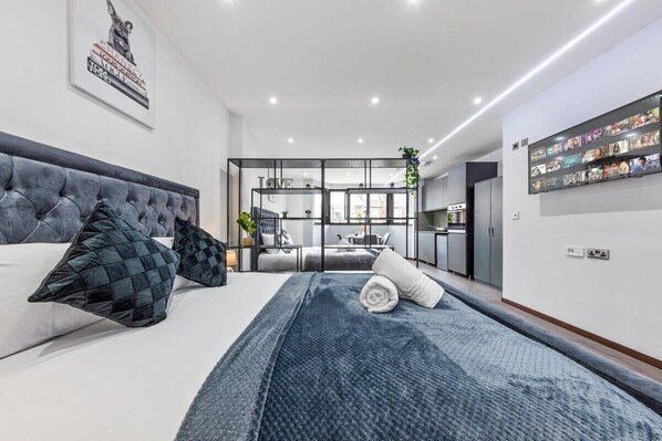 1 habitación, tabla de planchar con plancha, wifi y ropa de cama 