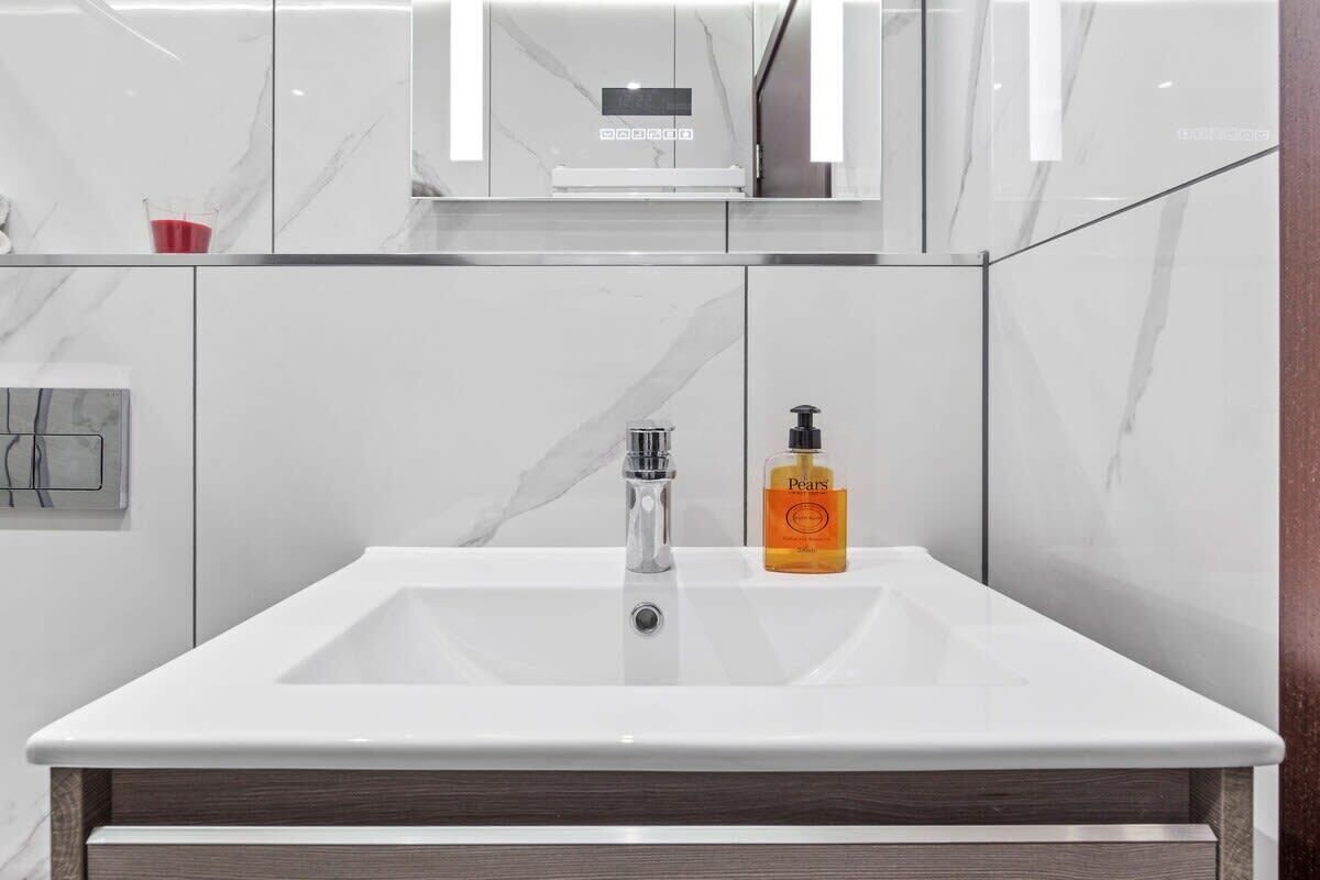 Bañera, secador de pelo, toallas