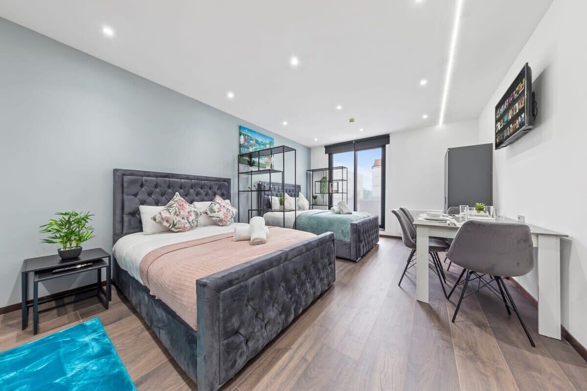 1 habitación, tabla de planchar con plancha, wifi y ropa de cama 