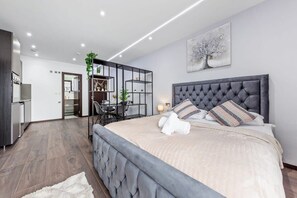 Unclassified image, 5 of 16, button