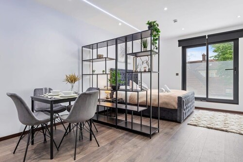 Serviced Luxury Studio Flat Golders Green Finchley