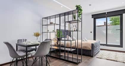 Serviced Luxury Studio Flat Golders Green Finchley
