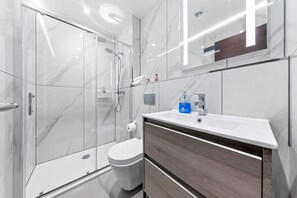 Shower, hair dryer, towels, shampoo