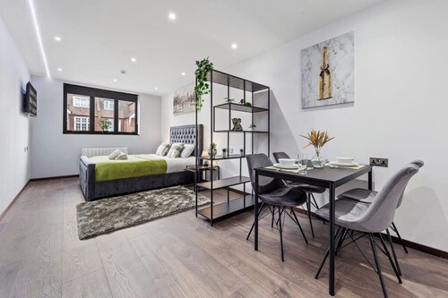 Serviced Studio Flat Golders Green near Hampstead