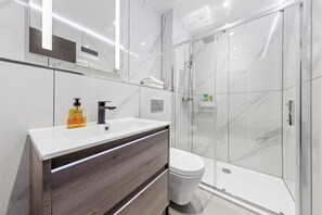 Bathtub, hair dryer, towels, shampoo