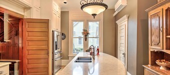 Dog-friendly Home w/ Balcony & Yard in Surgeon Bay