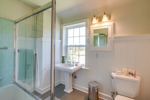 บ้านพัก (5 Bedrooms) | ห้องน้ำ | ฝักบัว