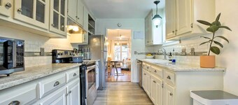 Home With Outdoor Oasis in Downtown Raleigh!