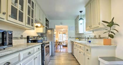 Home With Outdoor Oasis in Downtown Raleigh!