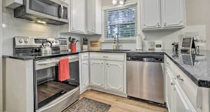 Recently Renovated Raleigh Retreat w/ Patio!