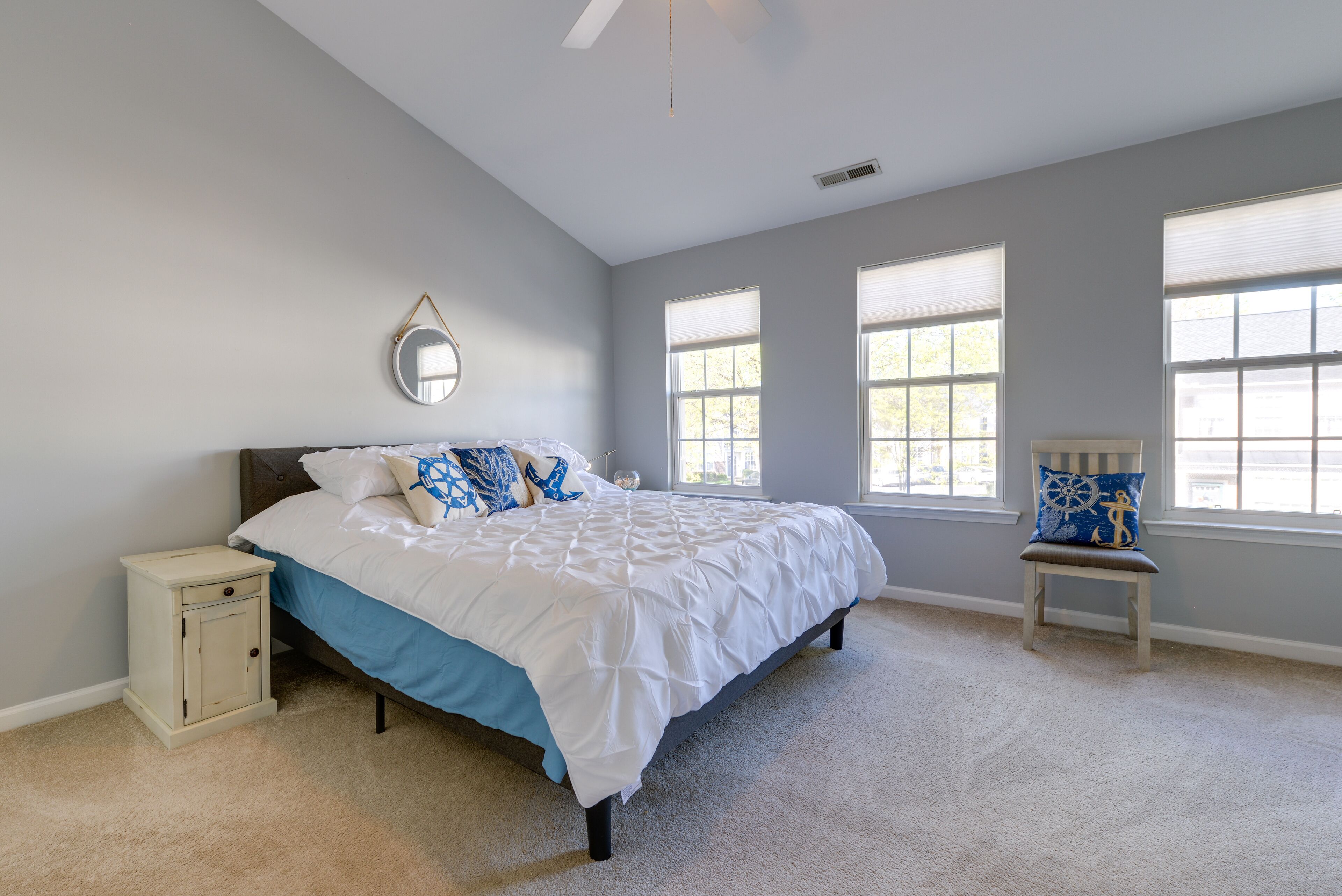 2 bedrooms, iron/ironing board, bed sheets