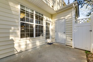 Exterior detail - Townhome w/ Community Pool: 11 Mi to Dtwn Raleigh! (Raleigh)