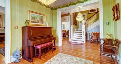 Bowling Green House w/ Shared Pool!