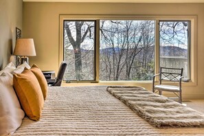 House (3 Bedrooms) | Interior - Luxe Rumbling Bald Home w/ Deck & Mountain View (Lake Lure)