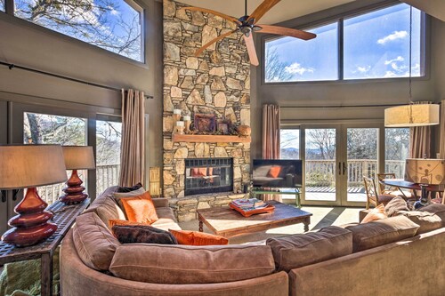 Luxe Rumbling Bald Home w/ Deck & Mountain View