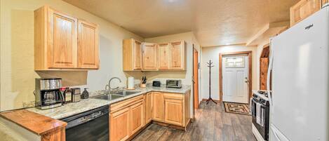 House (3 Bedrooms) | Interior