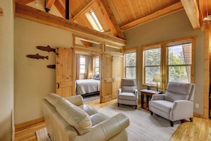 House (5 Bedrooms) | Interior