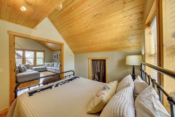 House (5 Bedrooms) | Interior