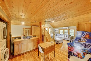 House (5 Bedrooms) | Interior