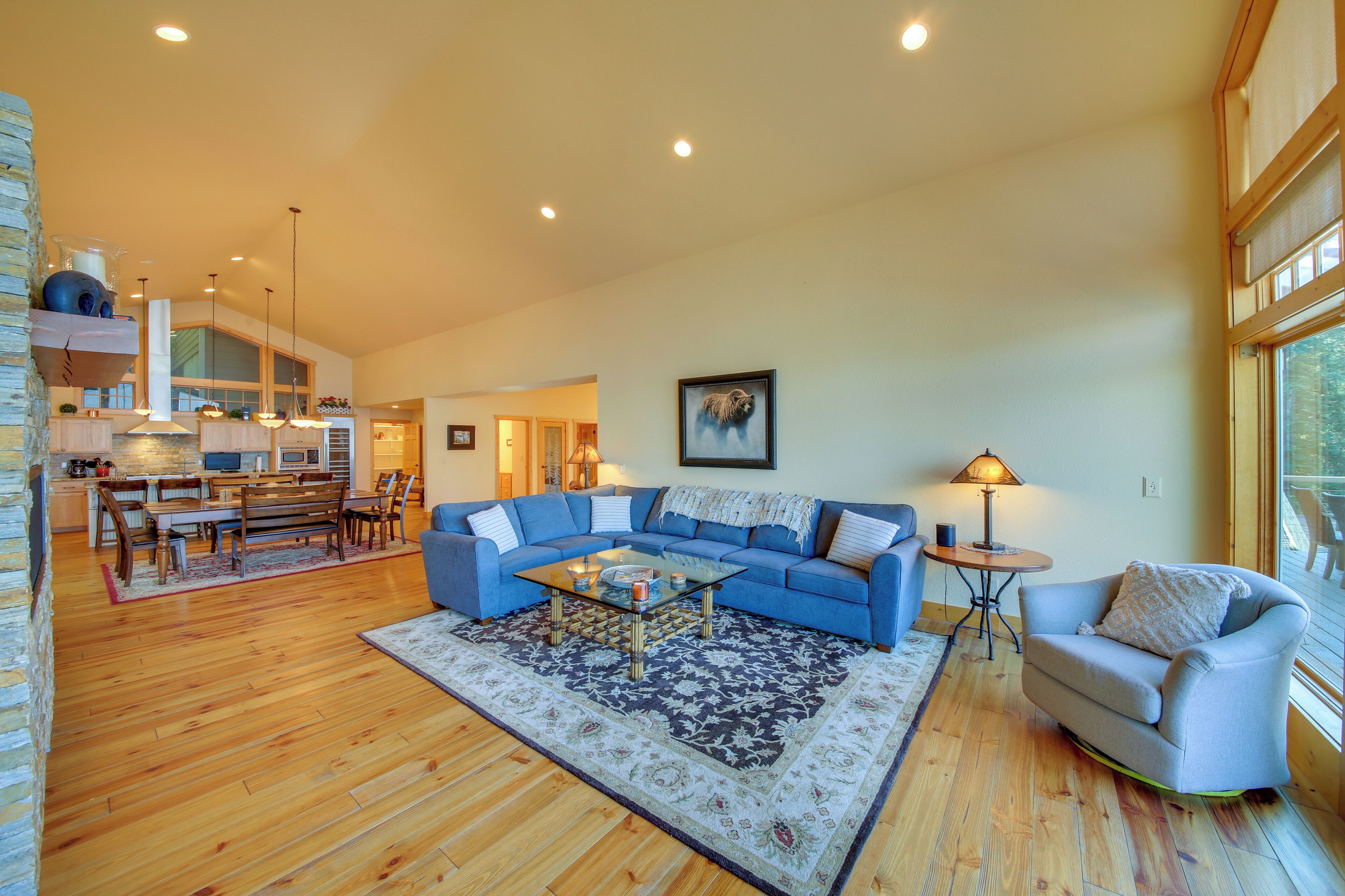 House (5 Bedrooms) | Interior