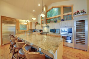 House (5 Bedrooms) | Interior