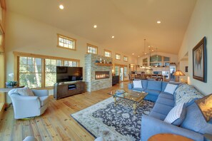 House (5 Bedrooms) | Interior