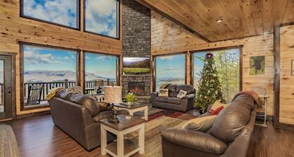 BRAND NEW LUXURY CABIN: INDOOR HTD. POOL, THEATER ROOM & 50 MILE RANGE MTN VIEWS