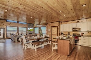 Fridge, microwave, oven, stovetop - BRAND NEW LUXURY CABIN: INDOOR HTD. POOL, THEATER ROOM & 50 MILE RANGE MTN VIEWS (Sevierville)