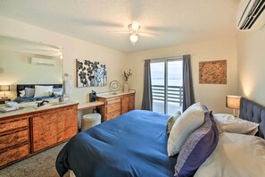 House (3 Bedrooms) | Interior - Sagle Lakefront Escape: Private Beach Access! (Sagle)