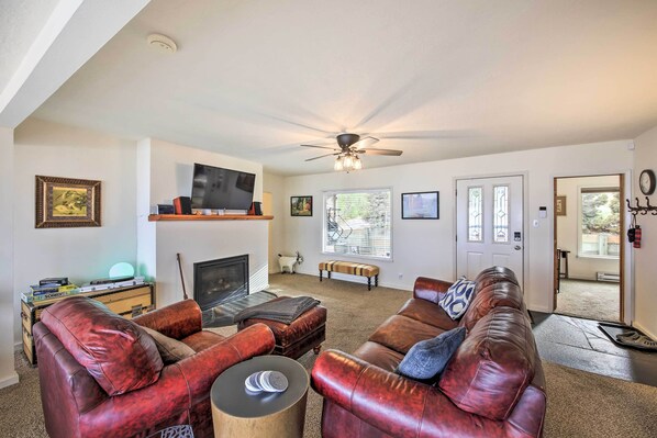 House (3 Bedrooms) | Interior - Sagle Lakefront Escape: Private Beach Access! (Sagle)