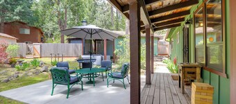 1 Mi to Lake: Hot Tub Haven in Pollock Pines!