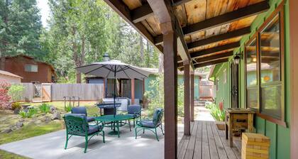 1 Mi to Lake: Hot Tub Haven in Pollock Pines!