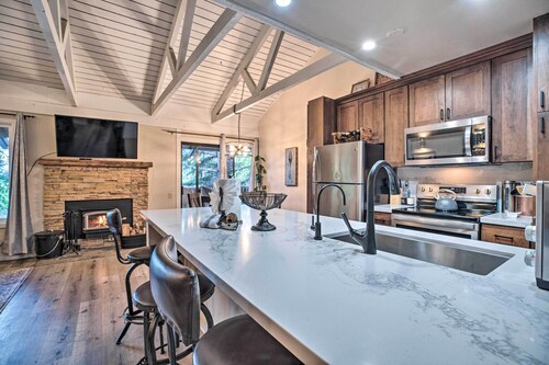 Elegant Mountain-view Condo < 1 Mi to Lifts!