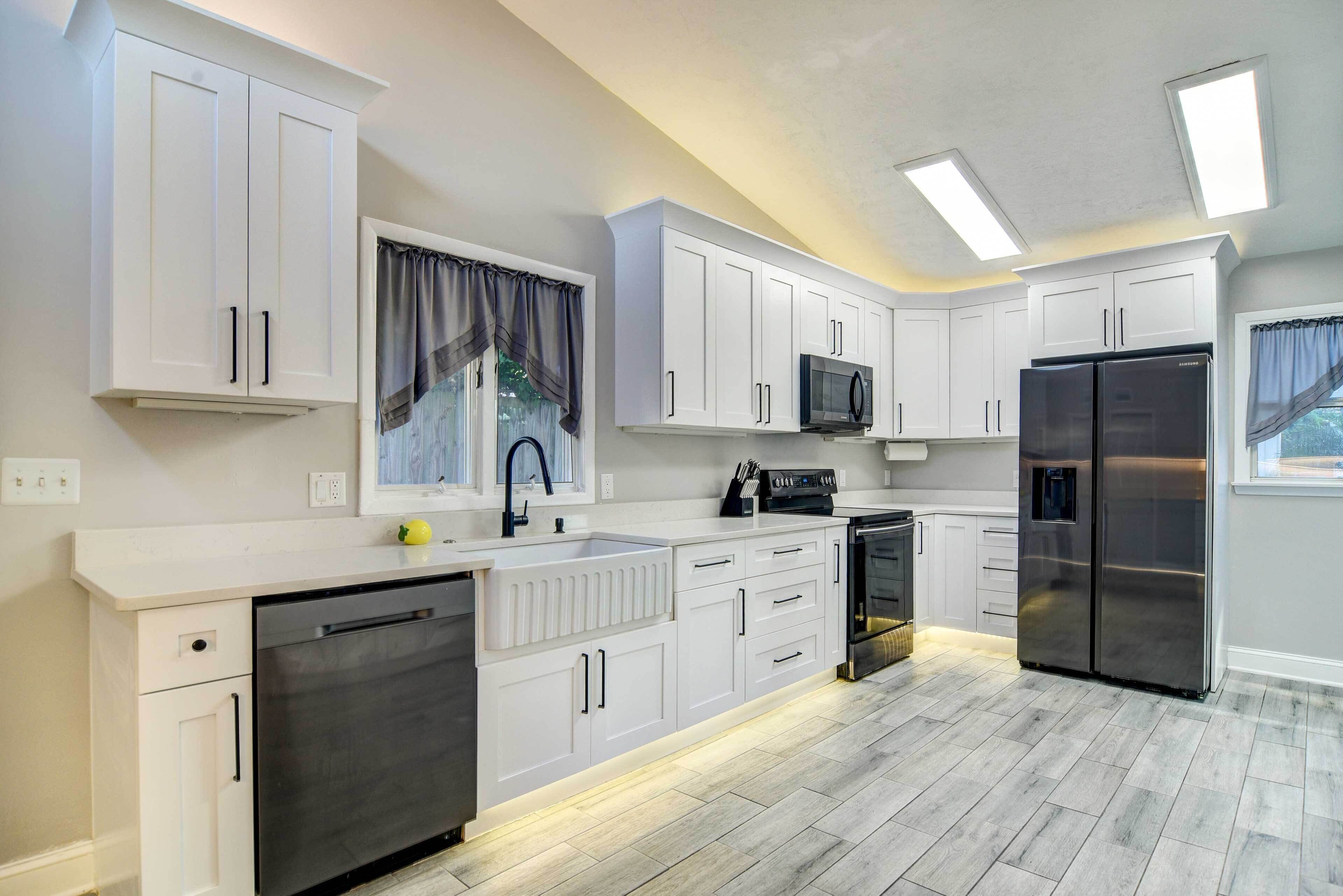 Casa (4 Bedrooms) | Cocina privada | Microondas, horno, parrilla de estufa y lavavajillas 