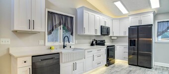 Beautiful Clearwater Getaway < 6 Mi to Beach!