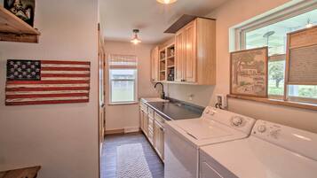 ู
ูุฒู (4 Bedrooms) | ุงูู
ูุดุฃุฉ ู
ู ุงูุฏุงุฎู