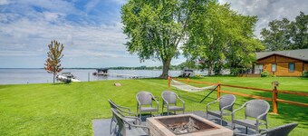 Bright Shawano Lake Oasis - Walk to Boat Launch!