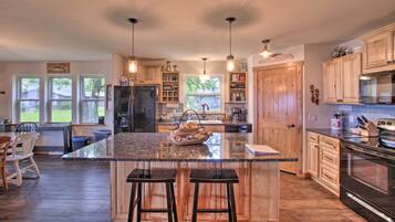 House (4 Bedrooms) | Interior