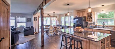 House (4 Bedrooms) | Interior