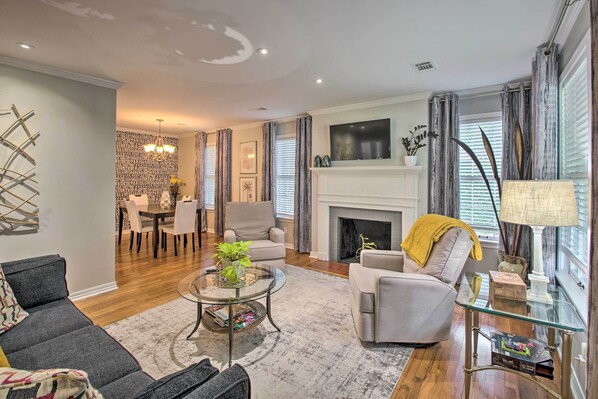 Living area - Exquisite Cottage: Patio, 2 Mi to Hot Springs (Hot Springs)