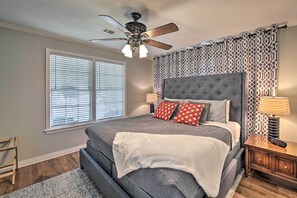 2 bedrooms, iron/ironing board, bed sheets - Exquisite Cottage: Patio, 2 Mi to Hot Springs (Hot Springs)