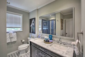 Cottage (2 Bedrooms) | Bathroom - Exquisite Cottage: Patio, 2 Mi to Hot Springs (Hot Springs)