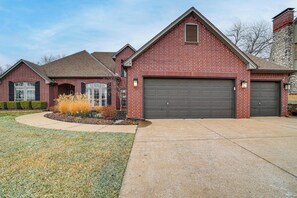 House (5 Bedrooms) | Interior