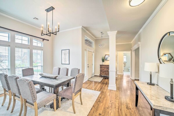 House (5 Bedrooms) | Interior