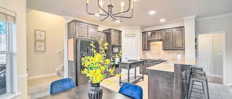 House (5 Bedrooms) | Interior