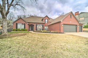 Interior - Pet-friendly Tulsa Escape w/ Private Hot Tub! (Tulsa)