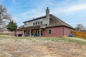 House (5 Bedrooms) | Interior